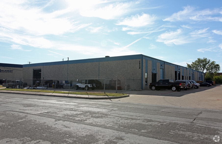More Photos Of 2626 Manana Dr, Dallas Light Distribution For Lease