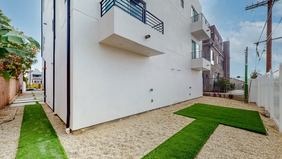 More Photos Of 525 N Normandie Ave, Los Angeles Apartments For Sale