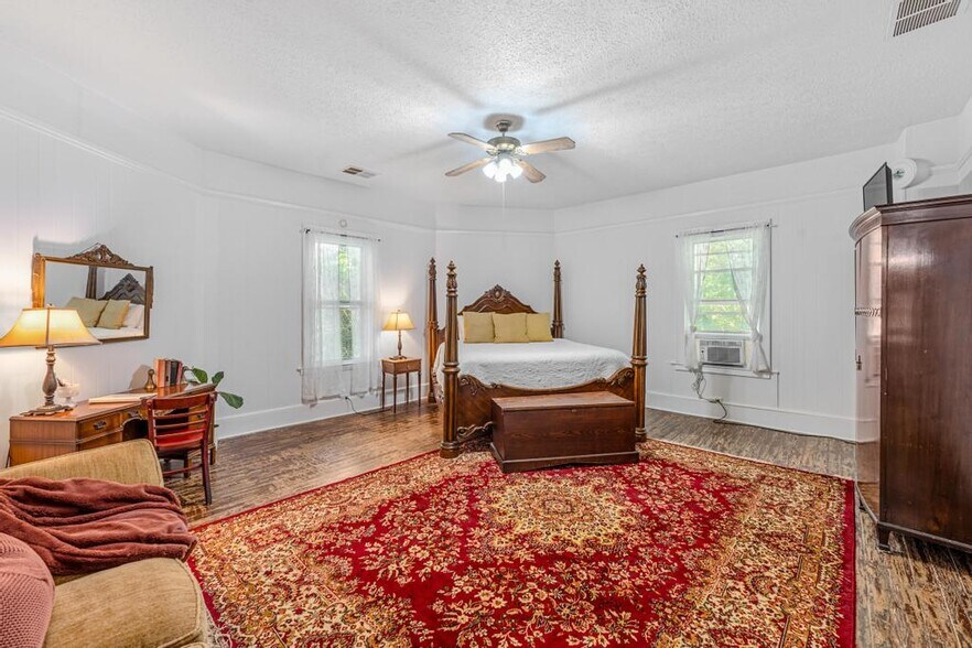 More Photos Of 252 Seavy St, Senoia Hospitality For Sale
