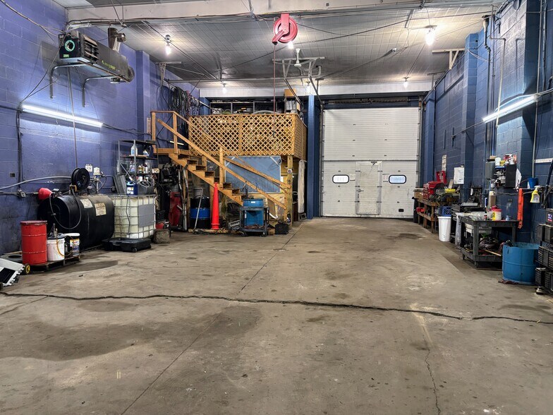 More Photos Of 1401 W Ray St, Indianapolis Truck Terminal For Lease