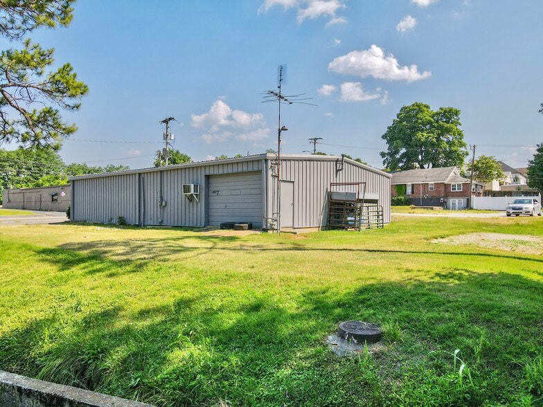 More Photos Of 217 N Main St, Mount Pleasant Service For Lease