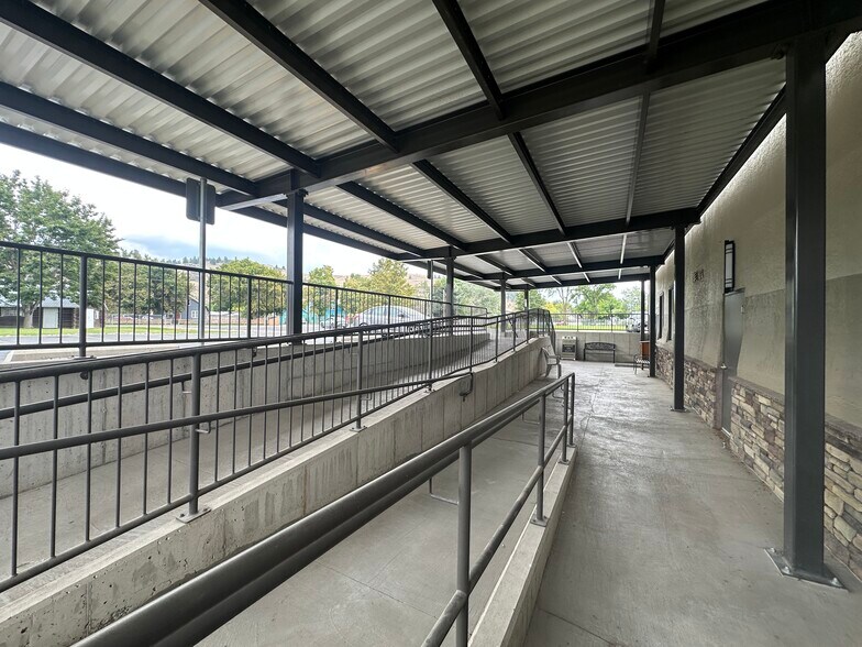 More Photos Of 200 W Railroad Ave, Plains Medical For Sale