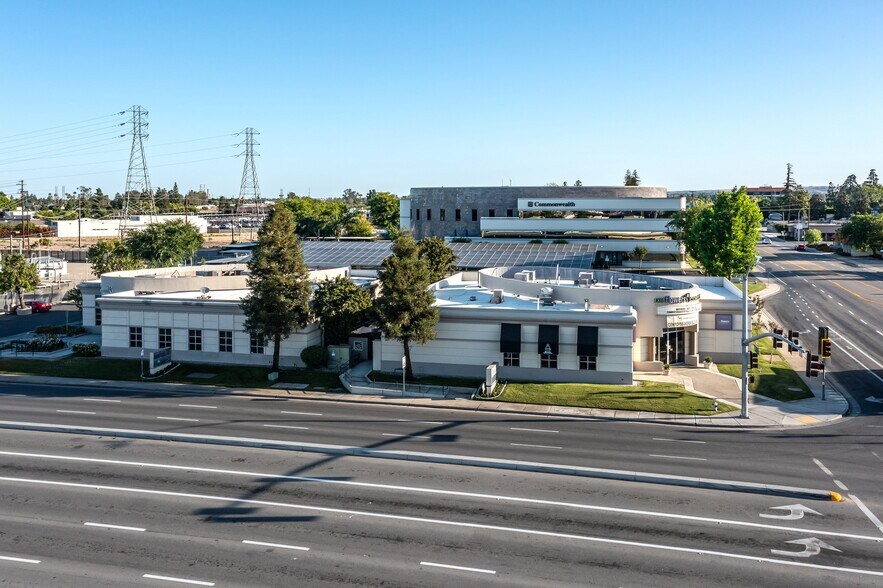 More Photos Of 3300 Truxtun Ave, Bakersfield Unknown For Lease