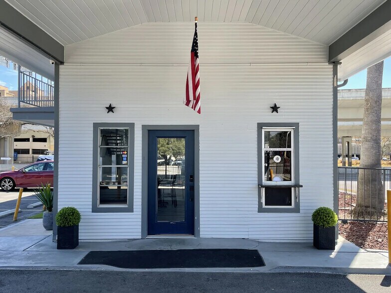 More Photos Of 900 N Main Ave, San Antonio Hotel For Sale