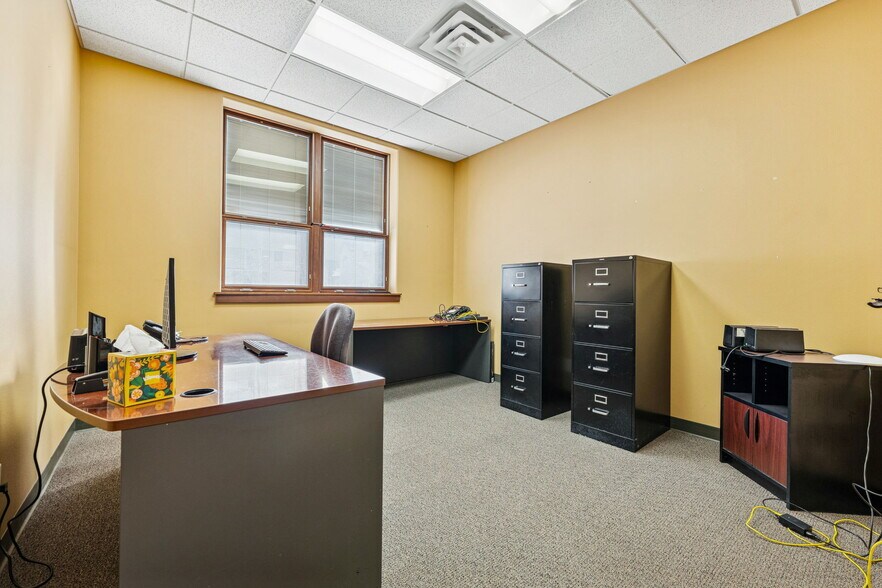 More Photos Of 1910 Main Ave, Durango Office For Sale