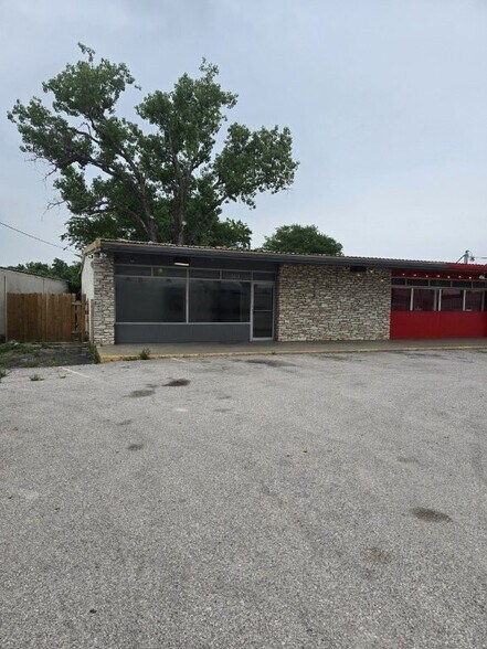 More Photos Of 2401 Highway 71 E, Del Valle Storefront For Lease