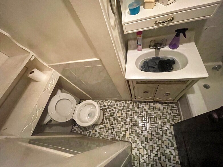 More Photos Of 1412 Connecticut St, Gary Apartments For Sale