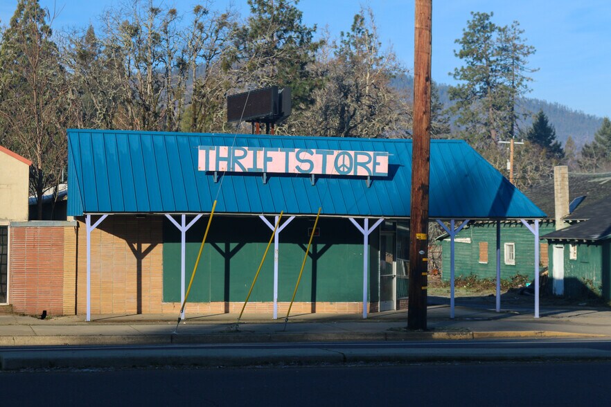 More Photos Of 144 N Redwood Hwy, Cave Junction Storefront Retail Office For Sale