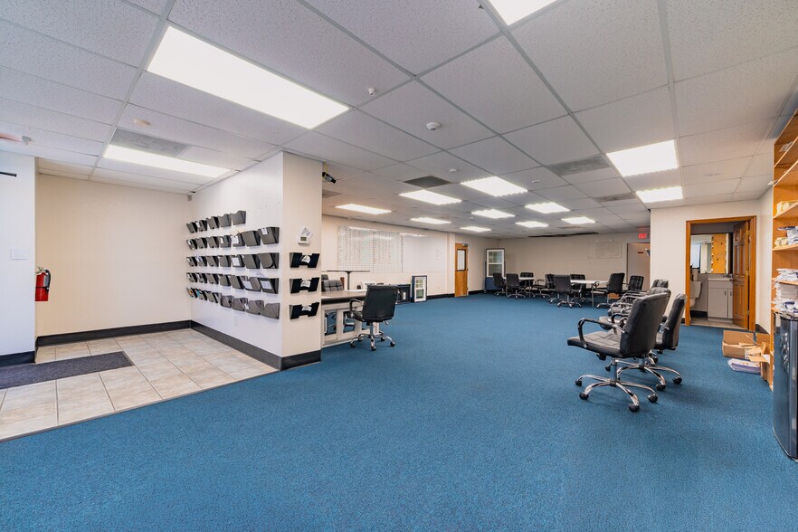 More Photos Of 2290-2298 W Airport Blvd, Sanford Flex For Sale
