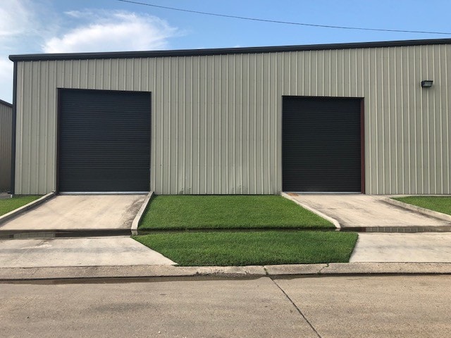 More Photos Of 2200 Crestview St, Kenner Warehouse For Lease