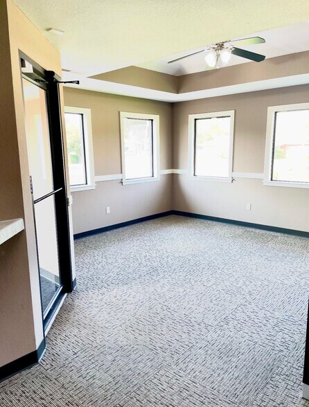 More Photos Of 1000 S West End St, Springdale Office For Lease