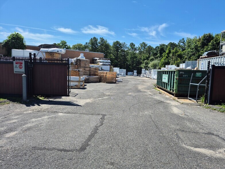 More Photos Of 32-40 Commercial Blvd, Medford Warehouse For Lease