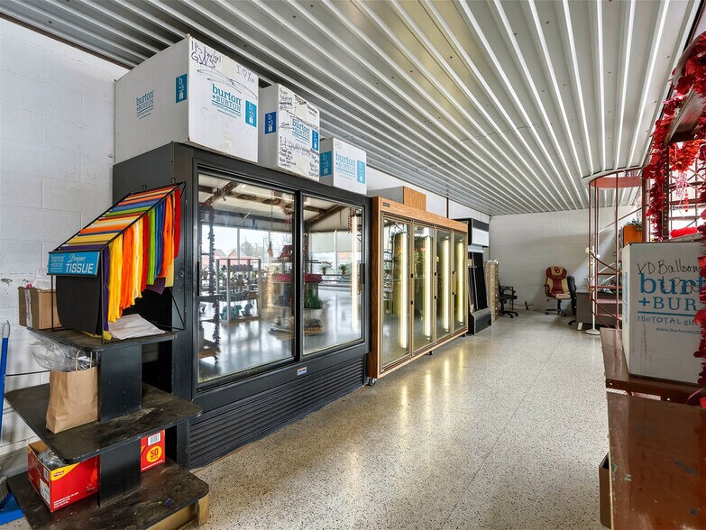 More Photos Of 530 N Mississippi Ave, Ada Freestanding For Sale