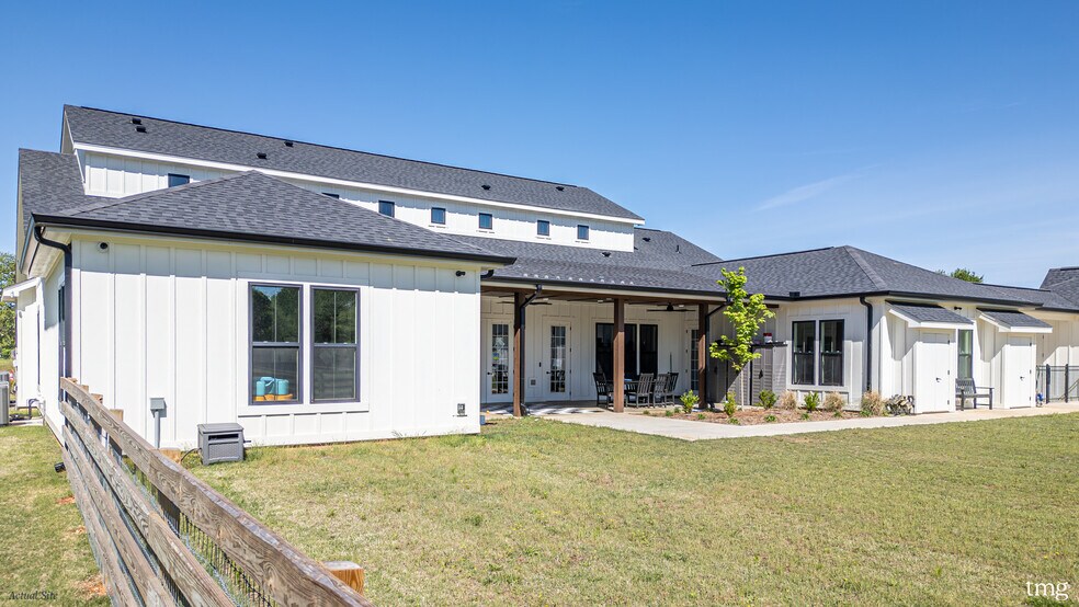 More Photos Of 3415 N Dixieland Rd, Little Flock General Retail For Sale