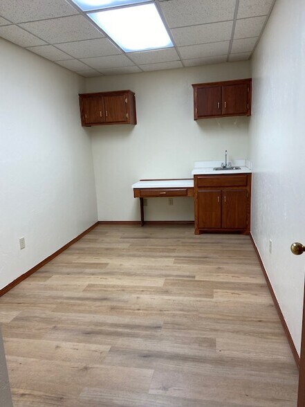 More Photos Of 910 S Bryant Ave, Edmond Medical For Sale