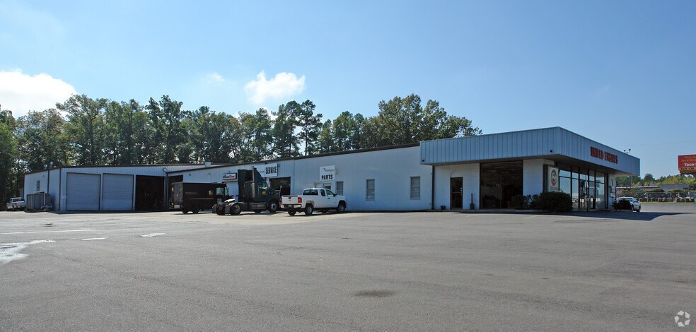 More Photos Of 9401 I-30 Hwy, Little Rock Service For Lease