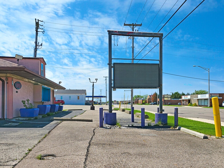More Photos Of 6028 N Dixie Dr, Dayton Bar For Sale