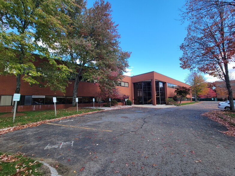 More Photos Of 847 Rogers St, Lowell Medical For Lease