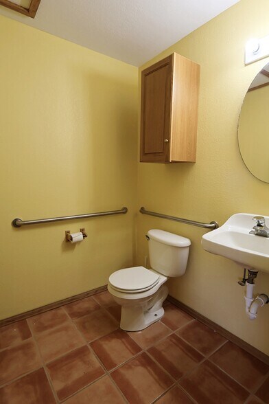 More Photos Of 20 Lodge Dr, South Fork Office For Sale