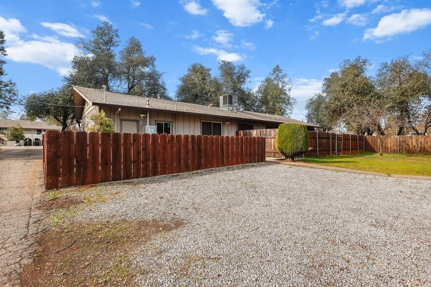 More Photos Of 2081 Victor Ave, Redding Office For Sale