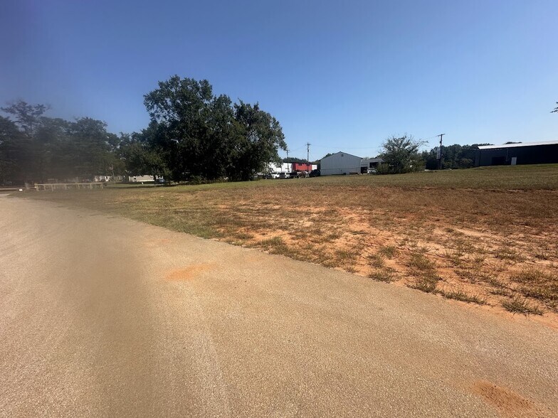 More Photos Of 9874 County Road 2228 rd, Whitehouse Showroom For Sale