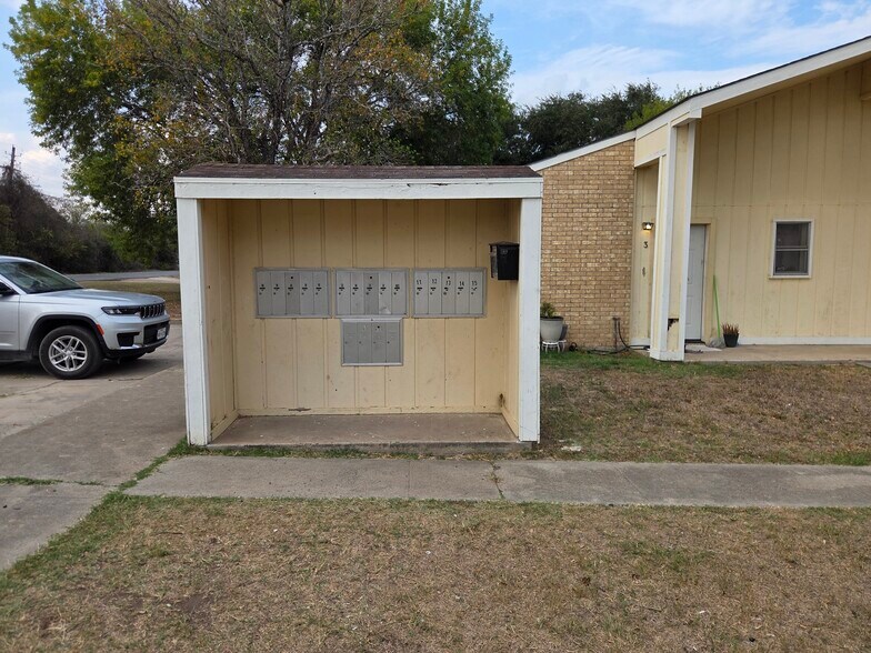 More Photos Of 657 W 4th St, Yorktown Apartments For Sale