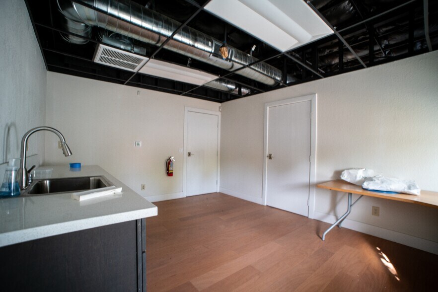 More Photos Of 1113 Del Paso Blvd, Sacramento Warehouse For Sale