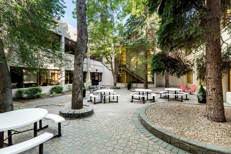 More Photos Of 1016 68th Ave SW, Calgary Medical For Lease