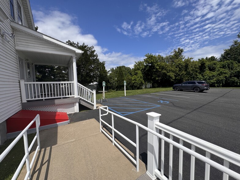 More Photos Of 1147 Troy Schenectady Rd, Latham Office For Sale