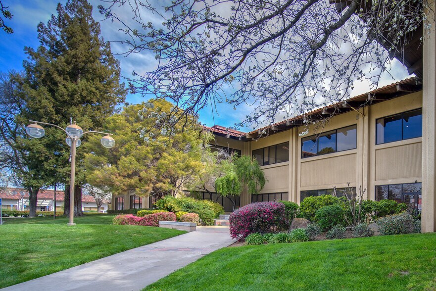 More Photos Of 3840 Rosin Ct, Sacramento Office For Lease