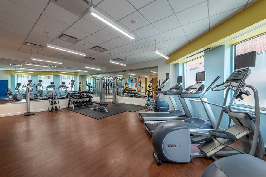 More Photos Of 1900 Duke St, Alexandria Office For Lease