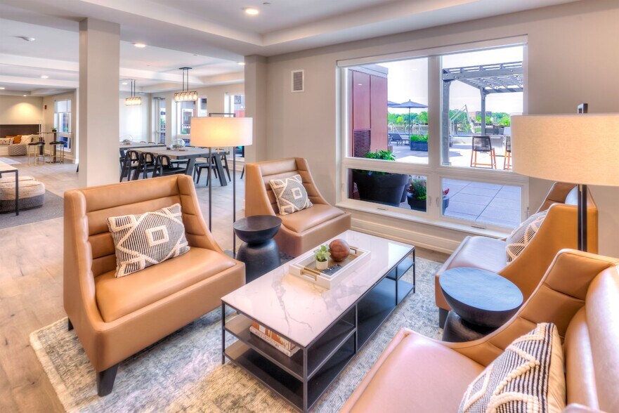 More Photos Of 1555 Ellinwood Ave, Des Plaines Apartments For Lease