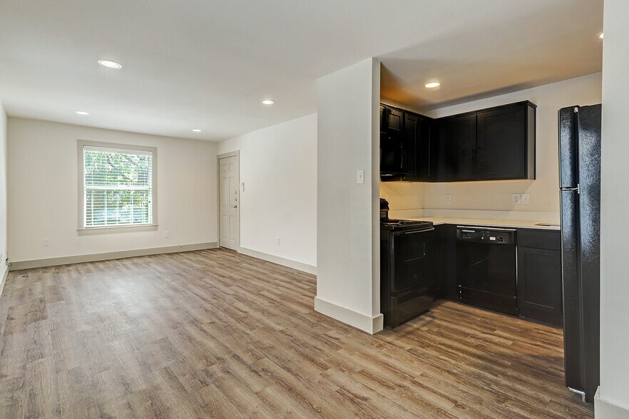 More Photos Of 1009 Enid St, Houston Apartments For Sale