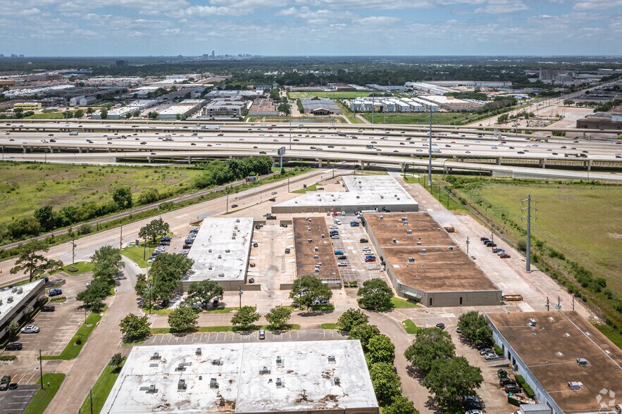 More Photos Of 9000 Hempstead Rd, Houston Unknown For Lease