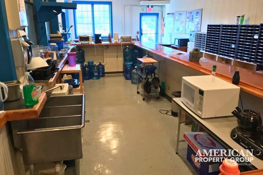 More Photos Of 3808 N Tamiami Trl, Sarasota Medical For Sale