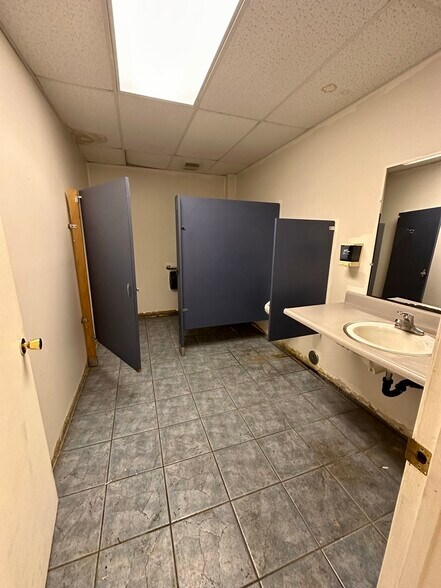 More Photos Of 780 S Beretania St, Honolulu Storefront For Lease