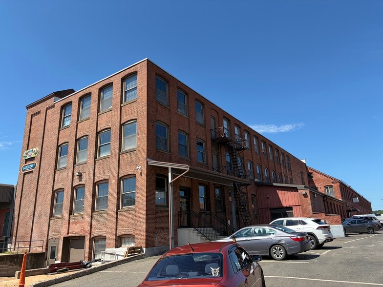 More Photos Of 168 Center St, Southington Industrial For Lease