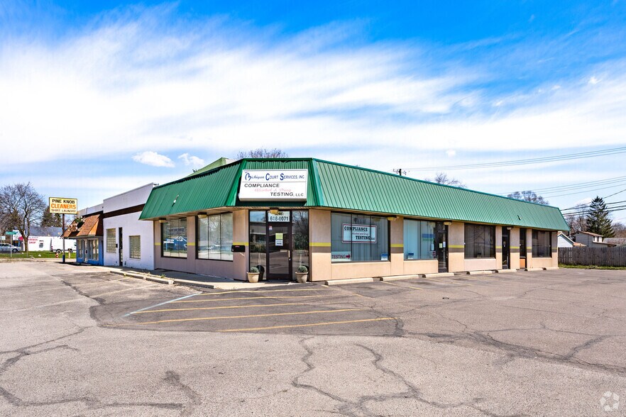 More Photos Of 3526 Sashabaw Rd, Waterford Storefront Retail Office For Lease