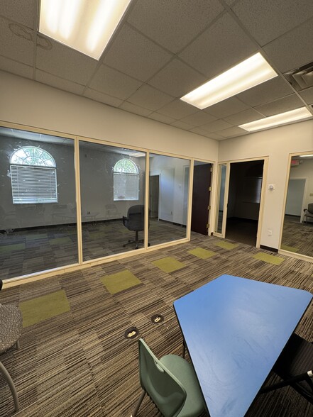 More Photos Of 15303 Amberly Dr, Tampa Medical For Lease