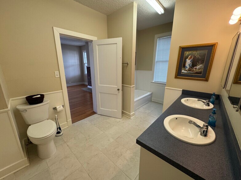 More Photos Of 436 S Fannin Ave, Tyler Office Residential For Sale