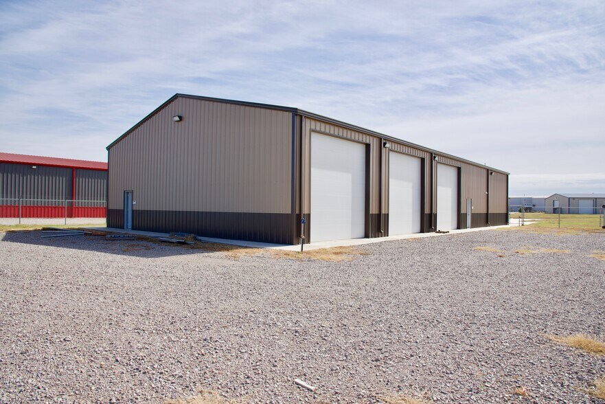 More Photos Of 4651 Technology Dr, Weatherford Service For Lease