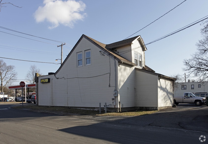 More Photos Of 168 Carleton Ave, East Islip Bar For Sale