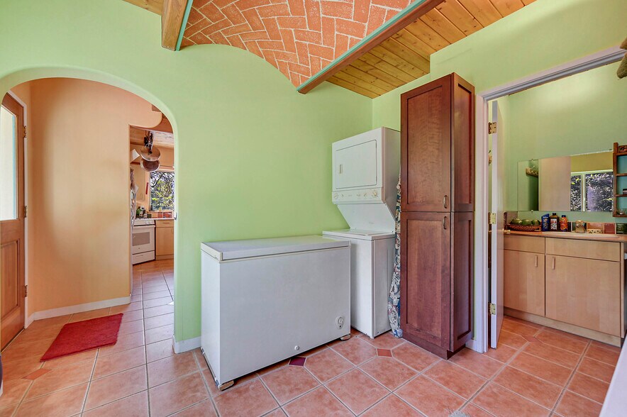 More Photos Of 1673 Woodland Dr, Port Townsend Winery Vineyard For Sale