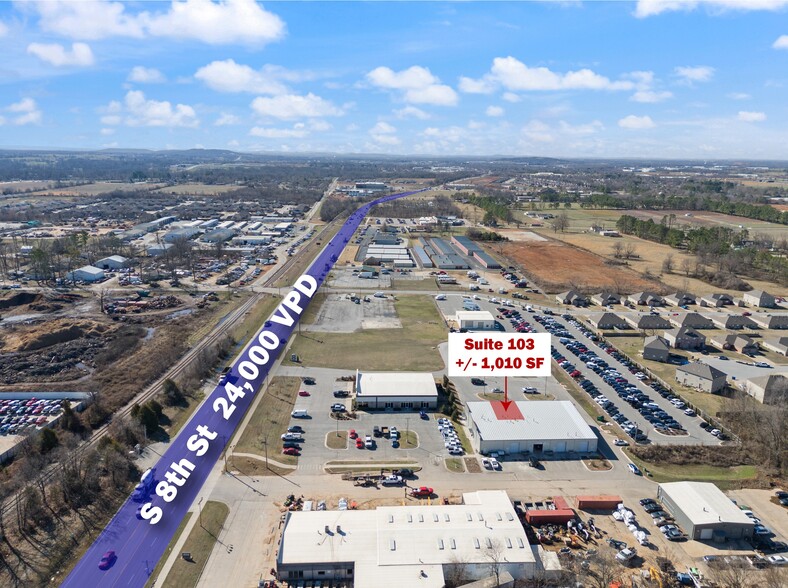 More Photos Of 2416 S 8th St, Rogers Flex For Lease