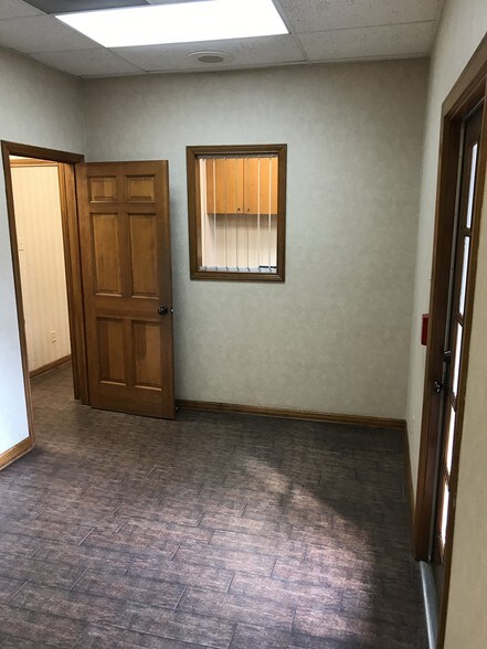 More Photos Of 3560 Delaware St, Beaumont Medical For Sale