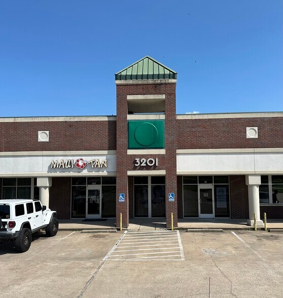 More Photos Of 3201 W 7th Ave, Corsicana Storefront Retail Office For Sale
