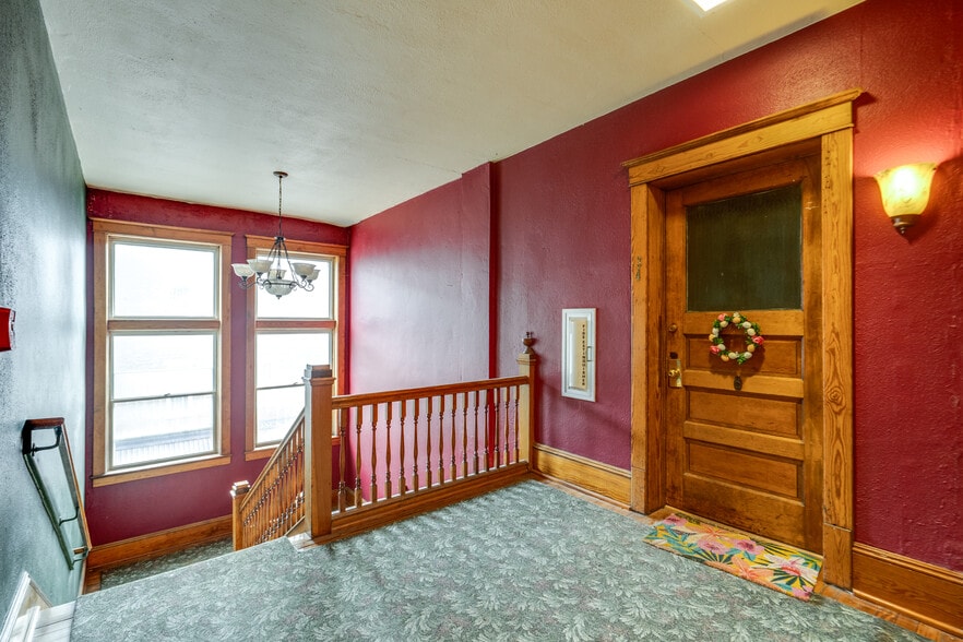More Photos Of 121-127 E Main St, Ravenna Storefront Retail Office For Sale