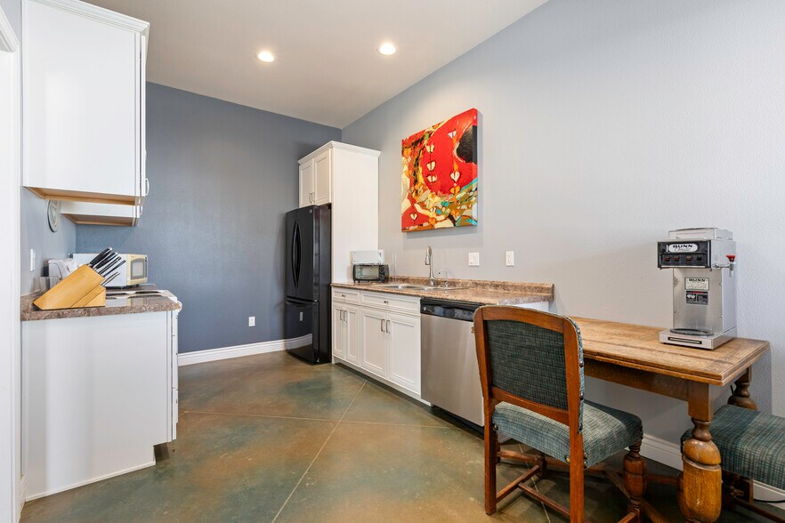 More Photos Of 2480 S Main St, Lakeport Office For Sale