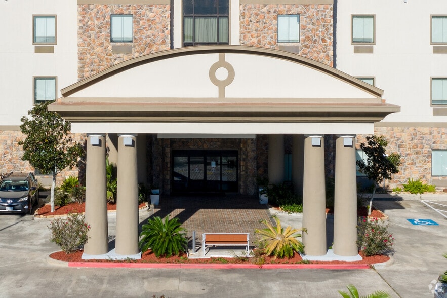 More Photos Of 2440 Gulf Fwy, Texas City Hotel For Sale