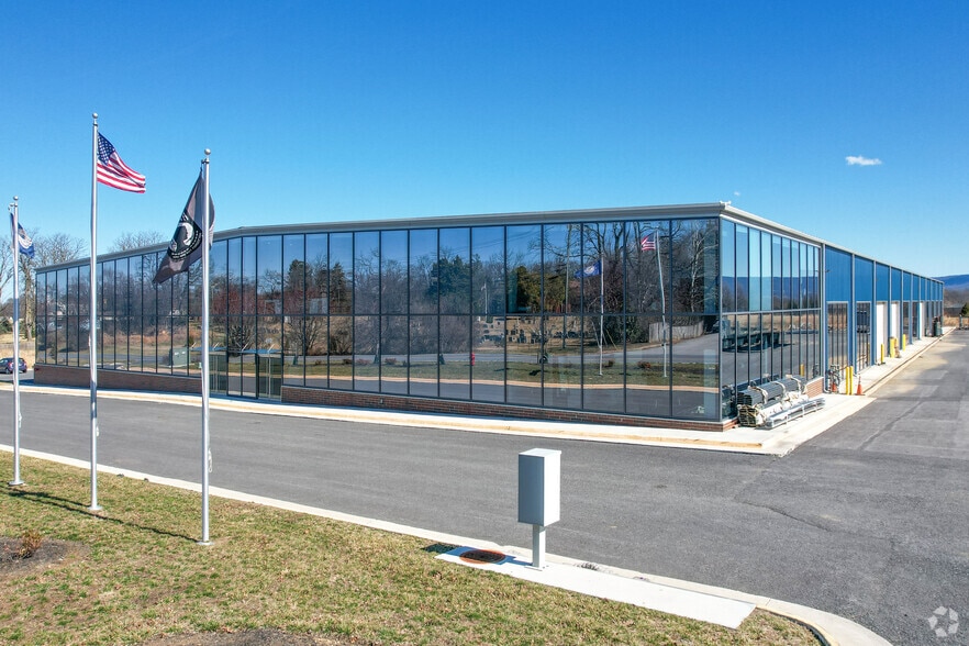 More Photos Of 410 Jack Enders Blvd, Berryville Industrial For Lease